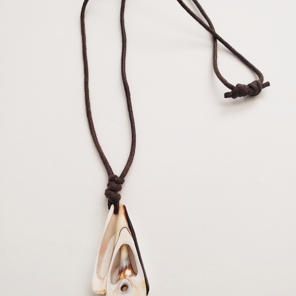 NEW Conch Seashell Necklace - Picture 5 of 6